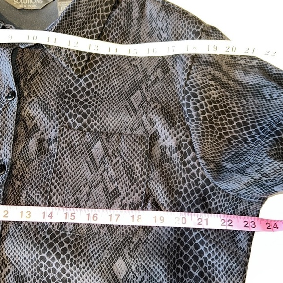 Solutions New York charcoal Grey Snakeskin Print Shacket Size XL - Picture 9 of 14